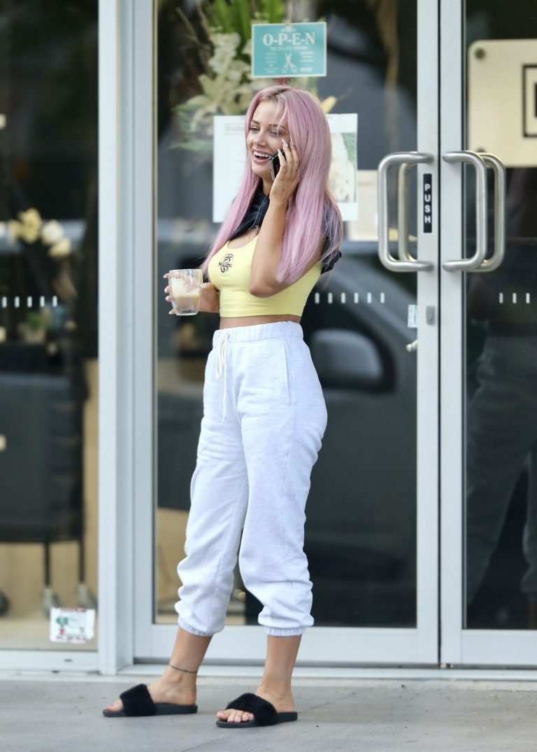 Jessika Power Pictures Jessika Power braless boobs pokies showing her tits and pierced nipple seen by paparazzi.