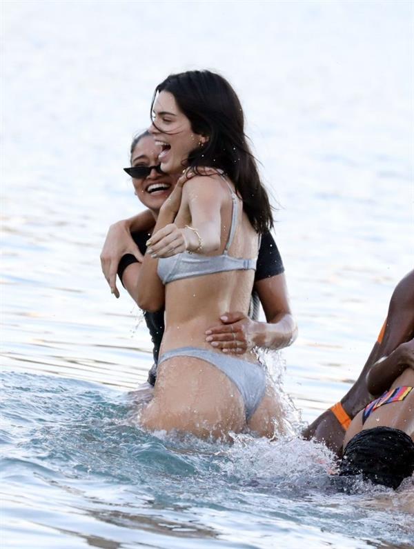 Kendall Jenner sexy ass in a thong bikini seen by paparazzi in the water at the beach.




























