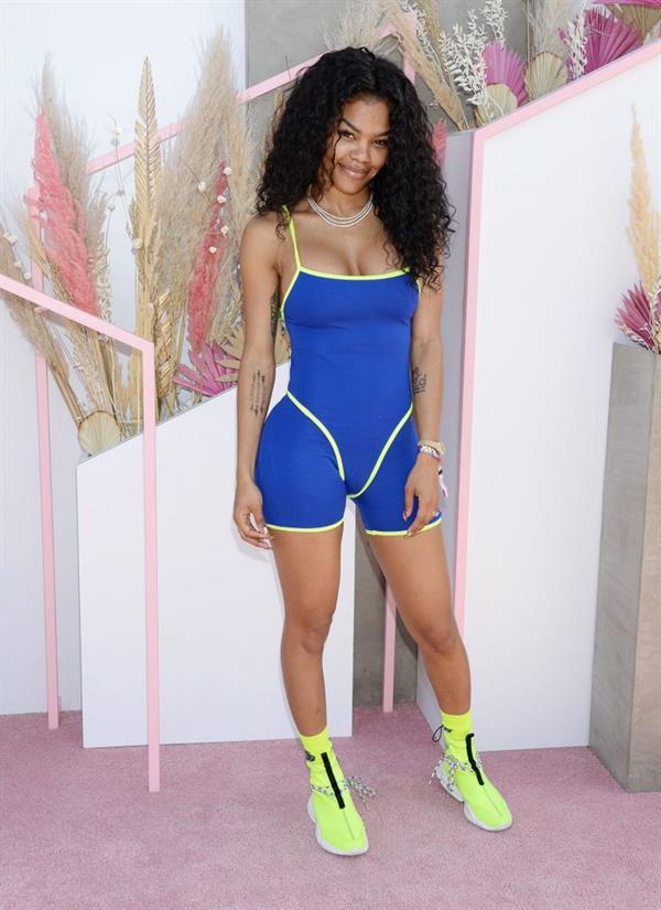 Teyana Taylor sexy in a tight outfit at the Resolve festival during Coachella showing her ass and cleavage.



