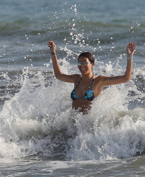 Elisabetta Gregoraci Bikini Pictures Elisabetta Gregoraci sexy thong bikini showing her sexy ass and cleavage at the beach seen by paparazzi.