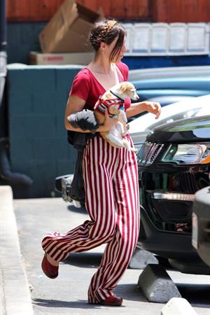 Scout Willis braless boobs in a small top seen by paparazzi.

















