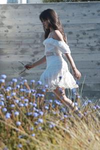 Camila Cabello sexy ass in a white dress seen with Shawn Mendes by paparazzi.


