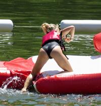 Elsa Pataky sexy ass and cleavage in a swimsuit seen by paparazzi with Chris Hemsworth.














