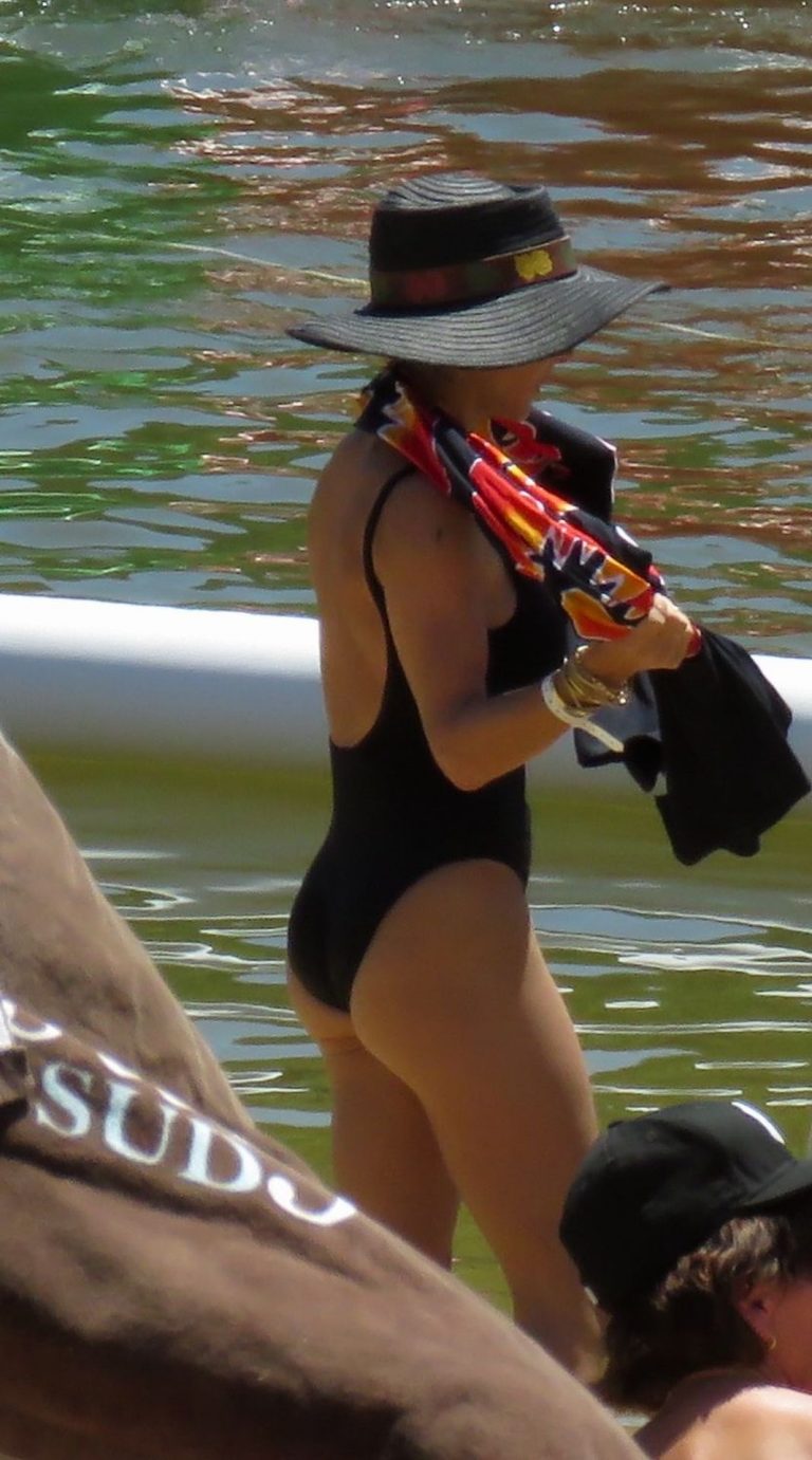 Elsa Pataky Bikini Pictures Elsa Pataky sexy ass and cleavage in a swimsuit seen by paparazzi with Chris Hemsworth.