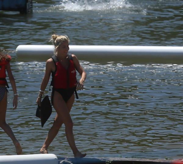 Elsa Pataky sexy ass and cleavage in a swimsuit seen by paparazzi with Chris Hemsworth.














