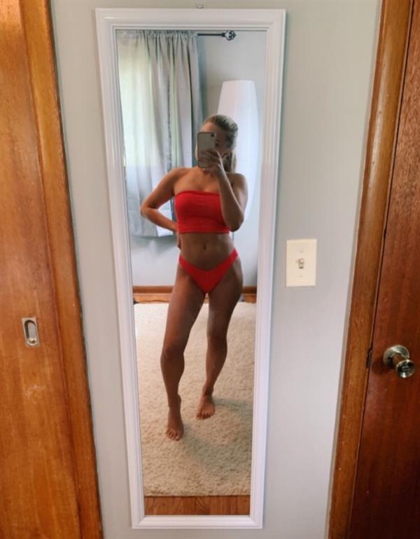 Leah mohr in a bikini taking a selfie