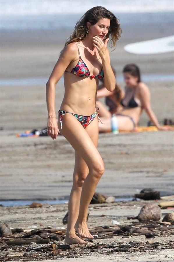 Gisele Bundchen sexy ass in a thong bikini at the beach seen by paparazzi with Tom Brady.

