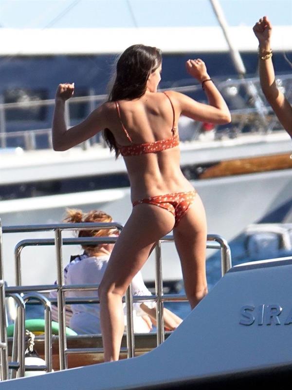 Sara Sampaio sexy ass and cleavage in a thong bikini seen by paparazzi.

