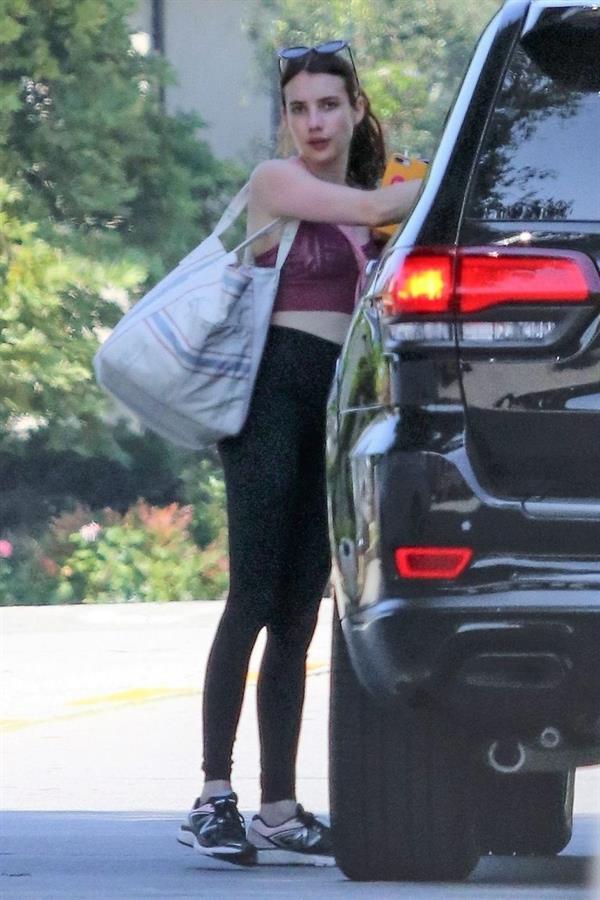 Emma Roberts sexy little ass and thigh gap in tight pants seen by paparazzi with Garrett Hedlund.



