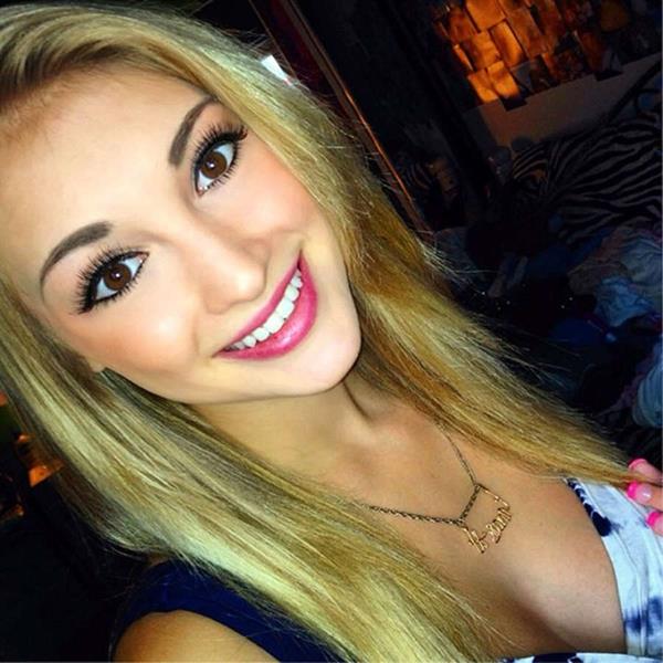 Anna Faith Carlson taking a selfie