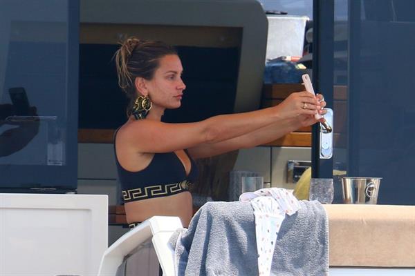 Sam Faiers sexy in a black versace bikini seen by paparazzi showing nice cleavage.






















