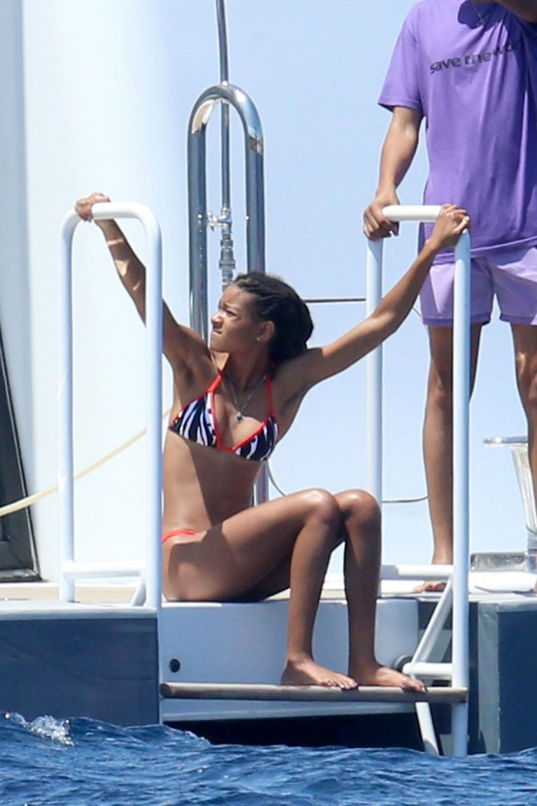 Willow Smith sexy ass in a bikini seen by paparazzi out on the water. 
