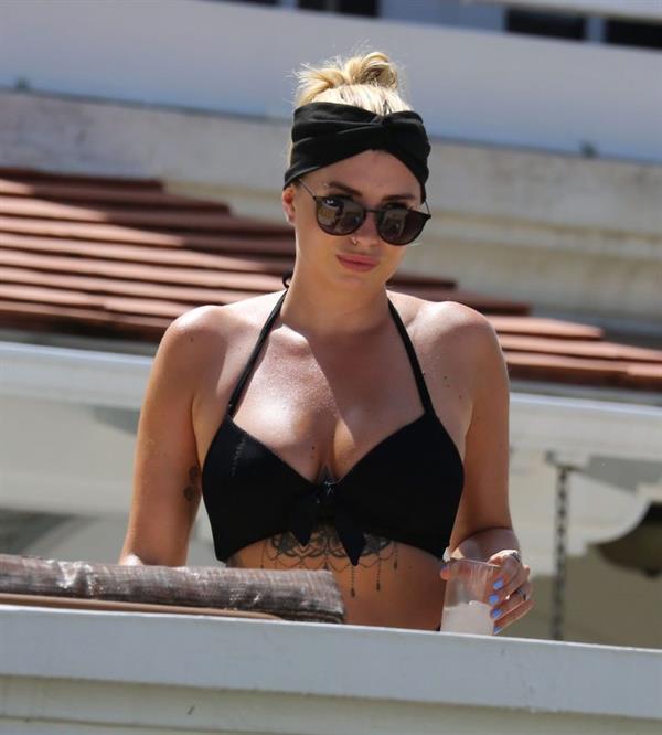 Olivia Buckland sexy ass in a bikini seen by paparazzi with Alex Bowen.







































