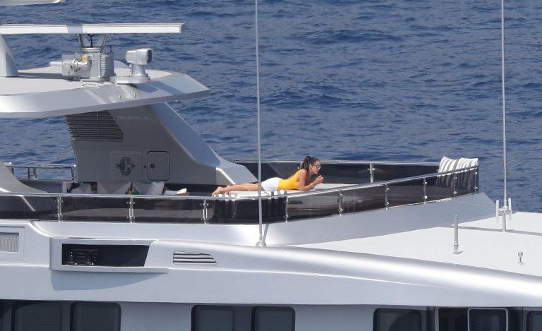 Silvia Toffanin Pictures Silvia Toffanin nipple pokies in a wet sexy swimsuit seen by paparazzi on a yacht.