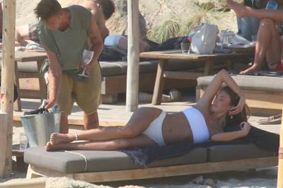 Lorena Rae sexy ass in a white bikini at the beach seen by paparazzi.












