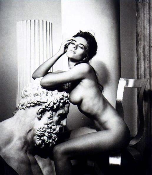 Elizabeth Hurley - breasts