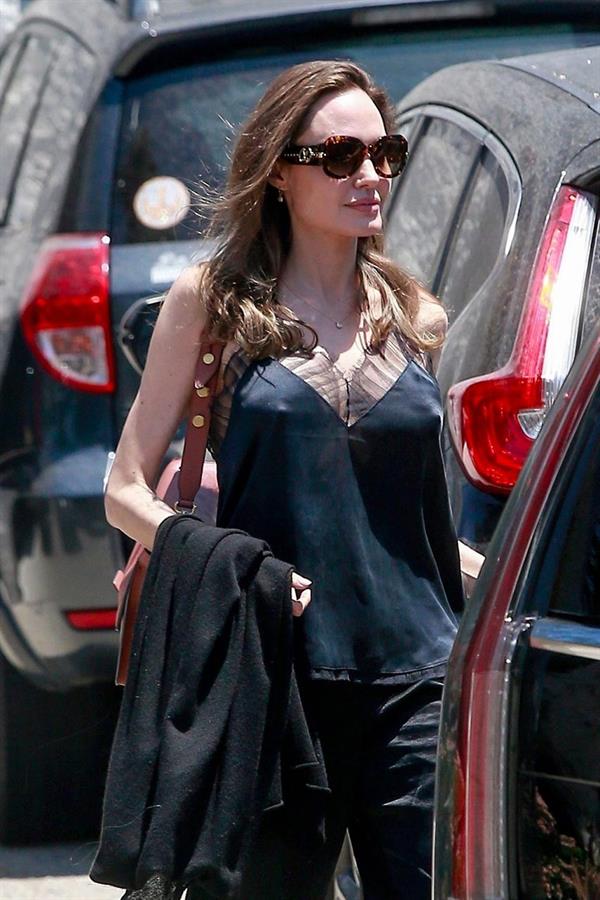 Angelina Jolie braless tits pokies in a black top seen by paparazzi showing her hard nipples.





























