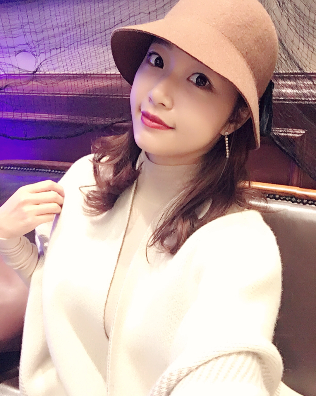 ohttomom taking a selfie