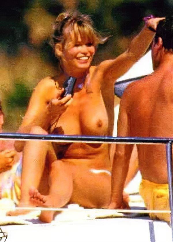 Claudia Schiffer nude photo collection showing her topless big boobs mostly caught by paparazzi.










