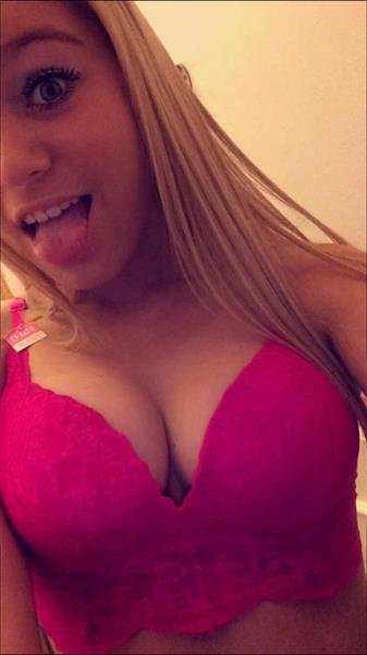 Leah mohr in lingerie taking a selfie