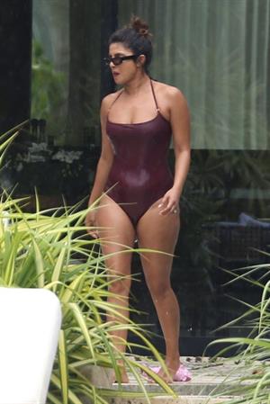 Priyanka Chopra sexy tits in a wet swimsuit seen by paparazzi.







