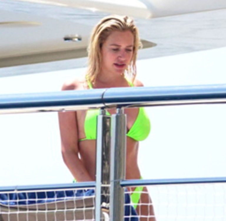Stassie Karanikolaou Bikini Pictures Stassie Karanikolaou sexy ass in a green thong bikini showing nice cleavage with her big boobs seen by paparazzi.
