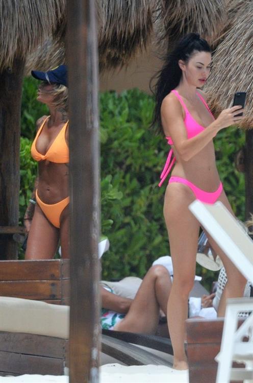 Jayde Nicole Bikini Pictures Jayde Nicole Sexy and Tina Louise caught nude by paparazzi showing their topless boobs at the beach.
