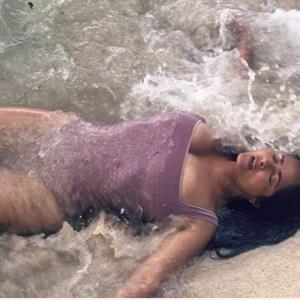 Salma Hayek big boobs showing nice cleavage wet in a swimsuit laying on the beach.

























