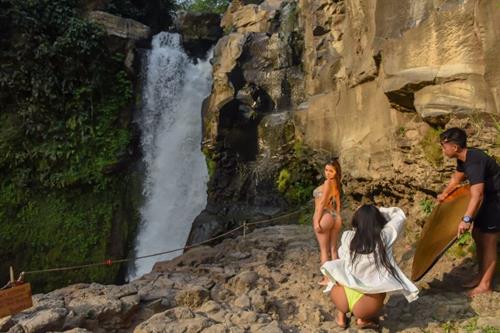 Demi Rose Mawby Bikini Pictures Demi Rose sexy ass and cleavage in a new bikini photo shoot in Bali.