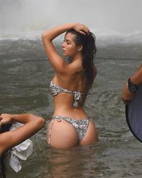 Demi Rose sexy ass and cleavage in a new bikini photo shoot in Bali.



