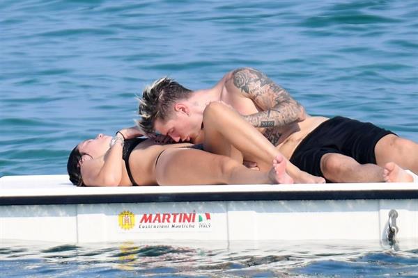 Bella Thorne making out and having fun with her boyfriend in a sexy little bikini seen by paparazzi.






