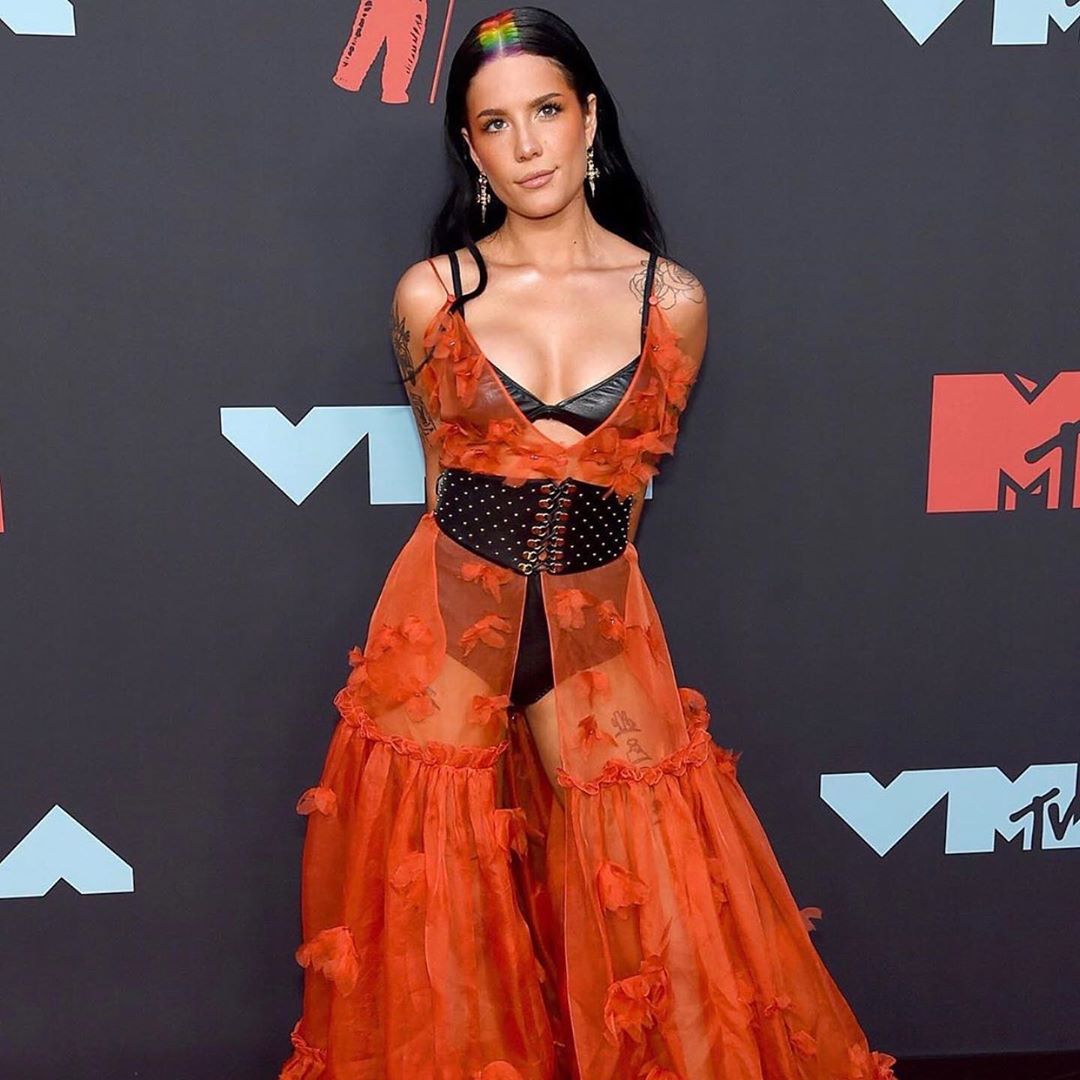 Halsey sexy cleavage in a revealing dress on the red carpet at the MTV VMA's.

























