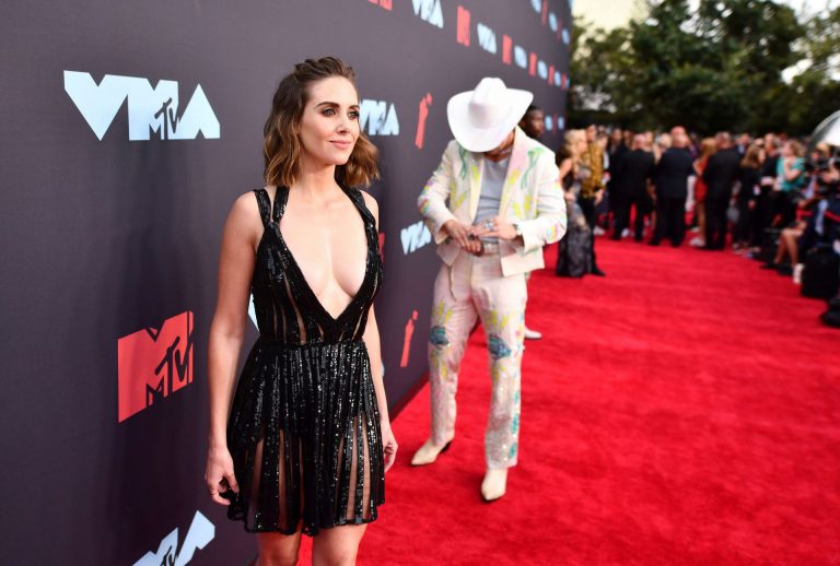 Alison Brie Pictures Alison Brie braless boobs showing nice cleavage in a revealing dress on the red carpet at the MTV VMA's.