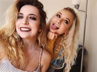 Skye Raae taking a selfie