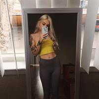 Skye Raae taking a selfie