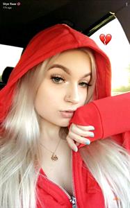 Skye Raae taking a selfie