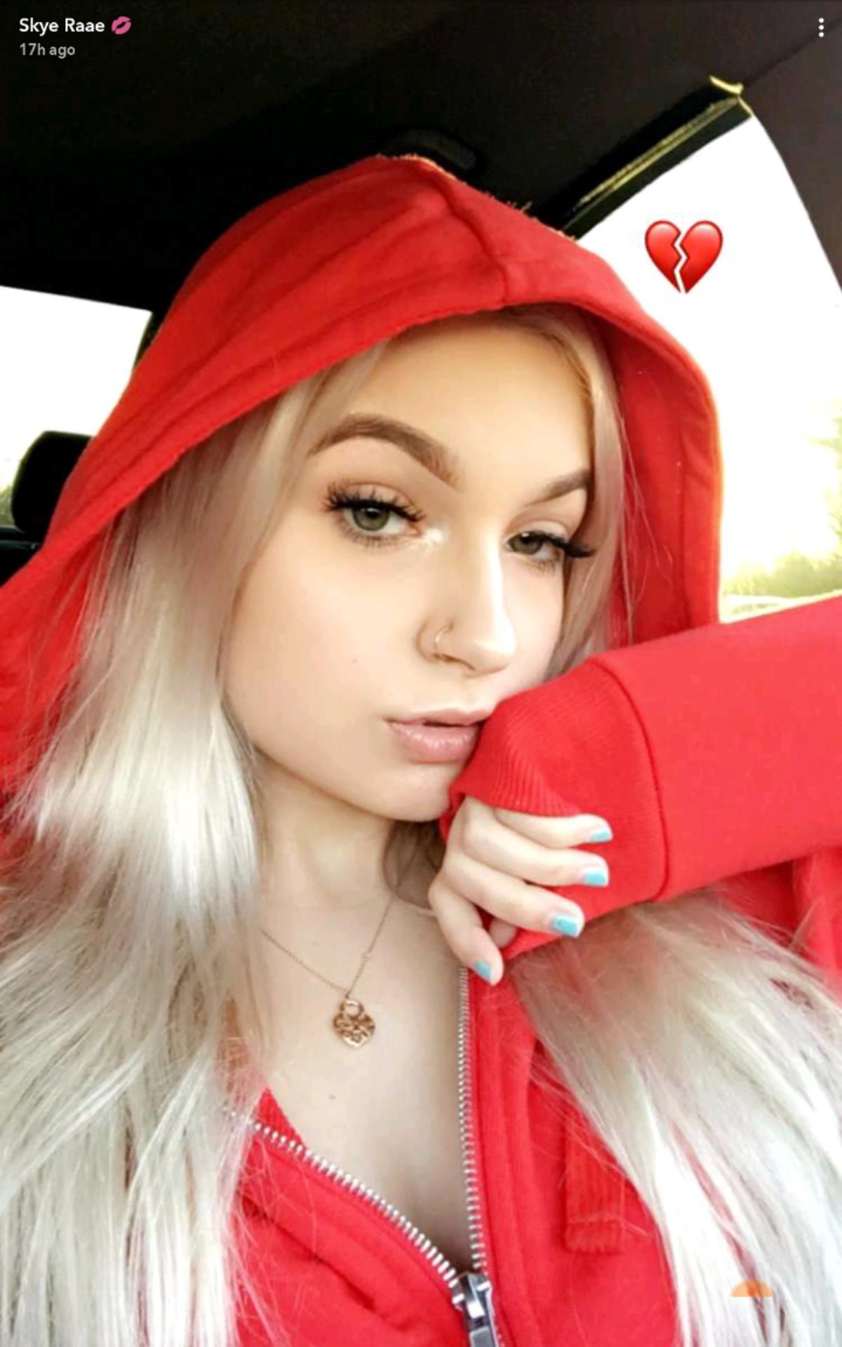 Skye Raae taking a selfie