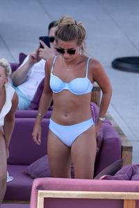 Dani Dyer sexy ass in a bikini seen by the pool with friends by paparazzi.















































