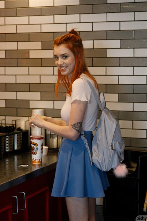 Wanda Ablee Flashing her Tits