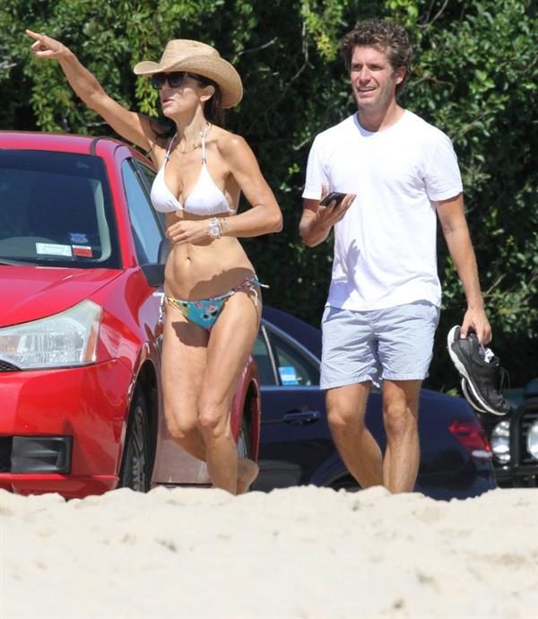 Bethenny Frankel sexy ass in a bikini at the beach showing nice cleavage seen by paparazzi.



















