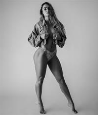 Sommer Ray Pictures Sommer Ray topless photo shoot in just a jacket showing nice cleavage from her nude boobs.