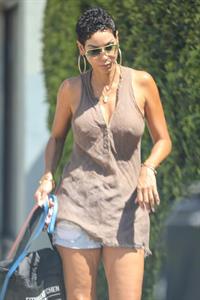 Nicole Murphy braless boobs showing off her tits seen by paparazzi with her hard nipple pokies.


















