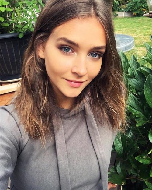 Rachel Cook taking a selfie