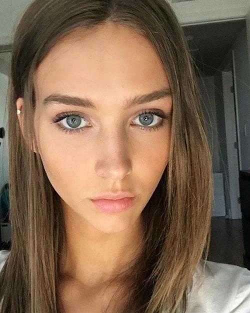 Rachel Cook taking a selfie