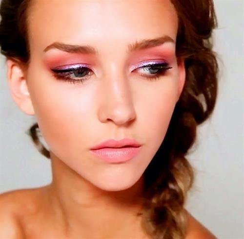 Rachel Cook taking a selfie