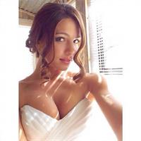 Jessica Ashley taking a selfie