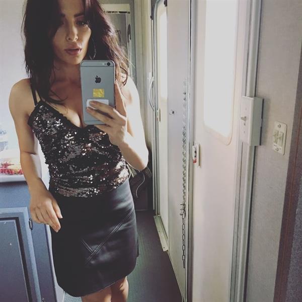 Sarah Shahi taking a selfie