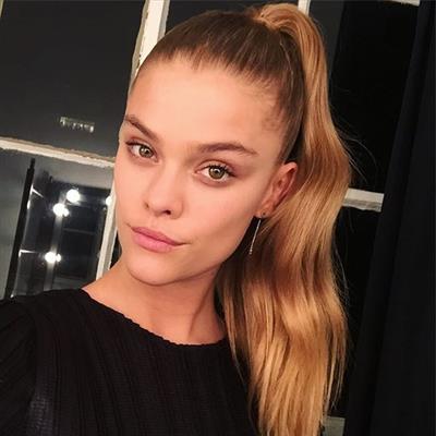 Nina Agdal taking a selfie