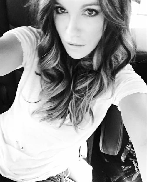 Kate Beckinsale taking a selfie