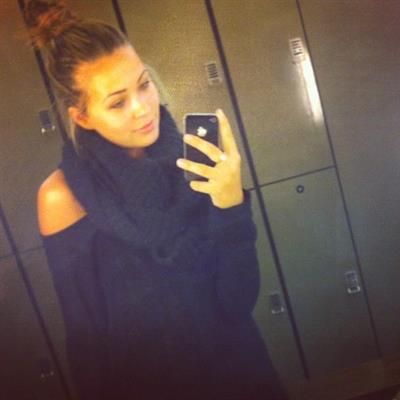 Sandra Kubicka taking a selfie